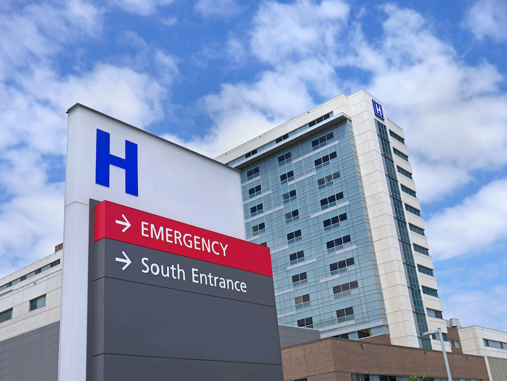 hospital sign outside of emergency room